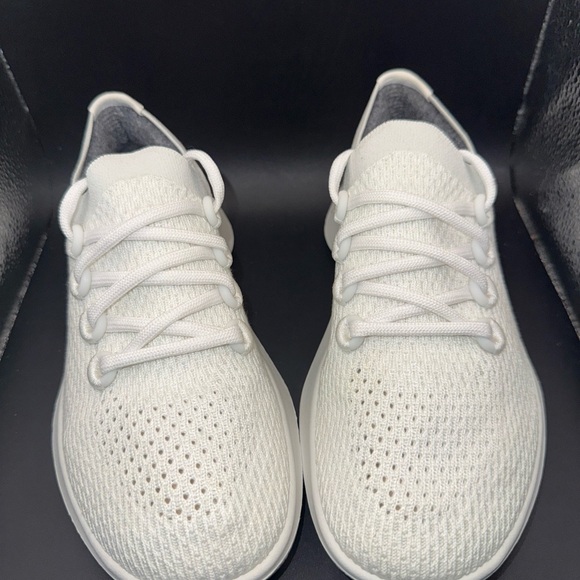 allbirds Shoes - Size 6 - Allbirds White Dasher 2 Triple White, 0420RM1, Very Clean, No Box, Good